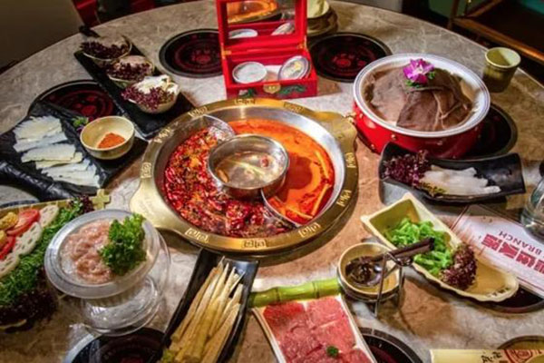德庄火锅加盟费多少钱:5-10万（月利润20万）