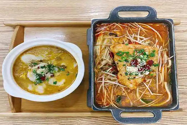 把愚酸菜鱼加盟费多少:24.77万（年利润48.96万）