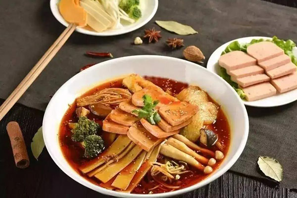 三顾冒菜加盟费用需要投入多少钱:10万（月利润5万起）