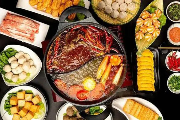 夏天火锅店如何经营:改善店铺环境、更换装修风格等