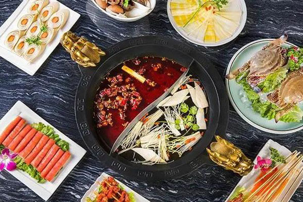 夏天火锅店如何经营:改善店铺环境、更换装修风格等
