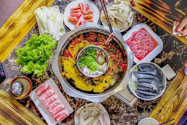 火锅店一天1w利润多少:6千元（投资40万起）