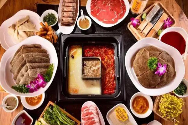 火锅店一天1w利润多少:6千元（投资40万起）
