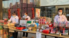 北京餐饮业开启“花式”自救：卖不了火锅就摆