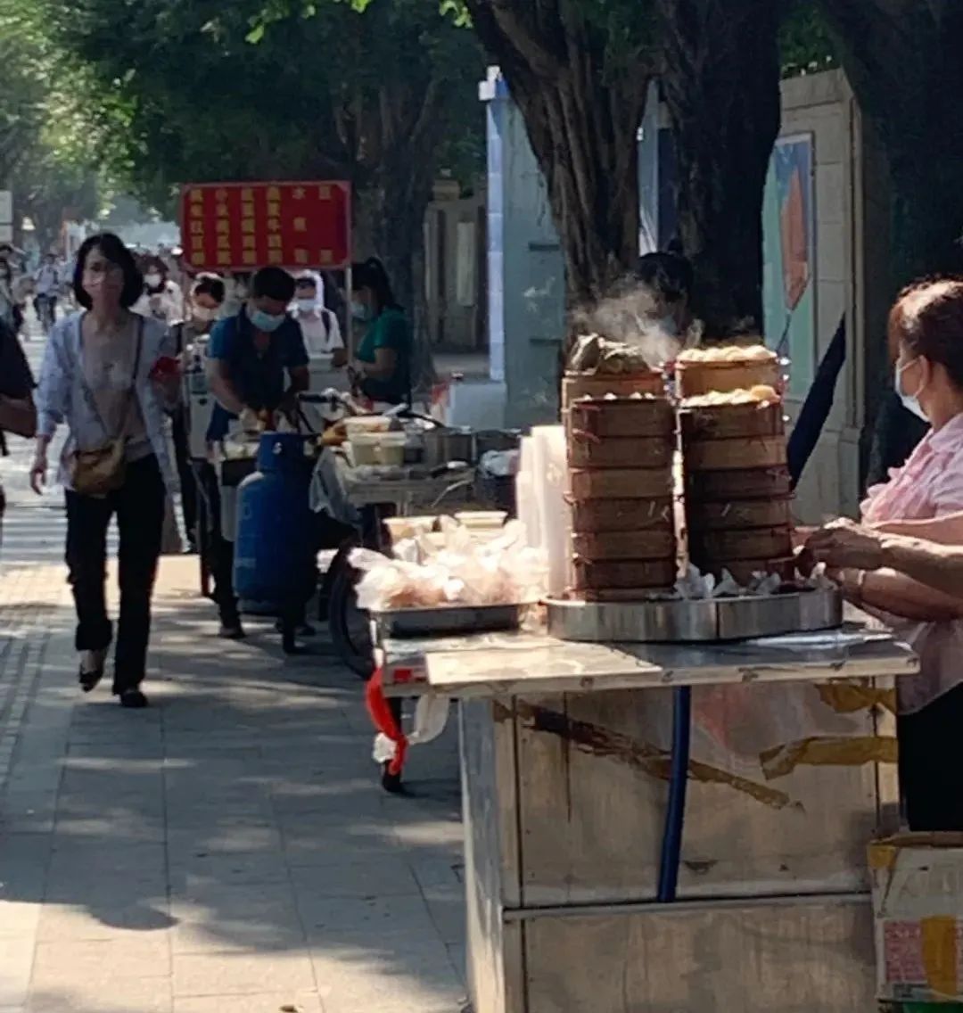 扎堆涌进万亿早餐市场，连锁餐企干得过夫妻店吗？