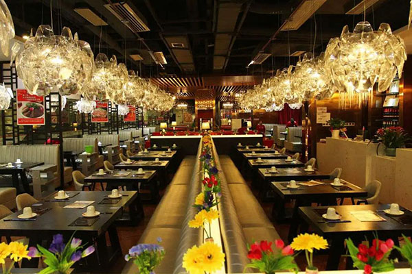 一个正常火锅店月利润:3.7万元（投资50万起）