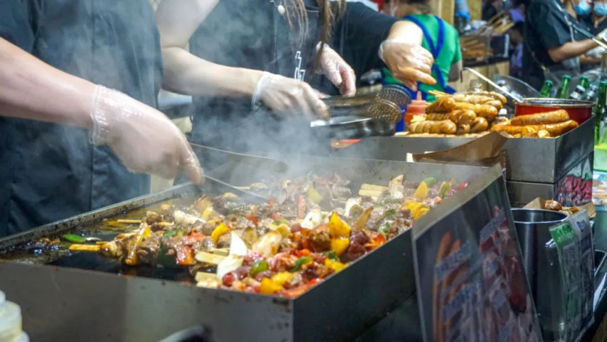 摆摊、直播、进社区，后疫情时代餐饮企业全力“自救”！