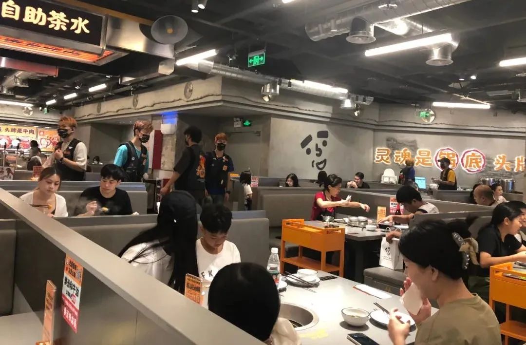 餐饮老板们,消费降级的出路绝不是“价格战”