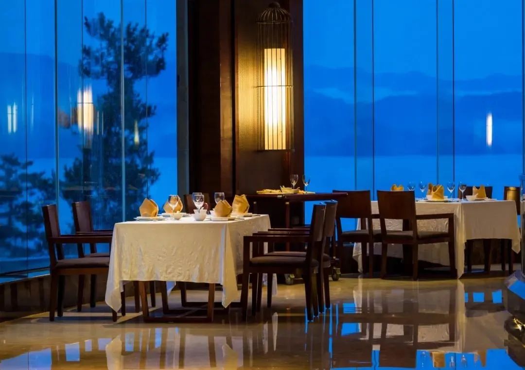 餐饮老板们,消费降级的出路绝不是“价格战”