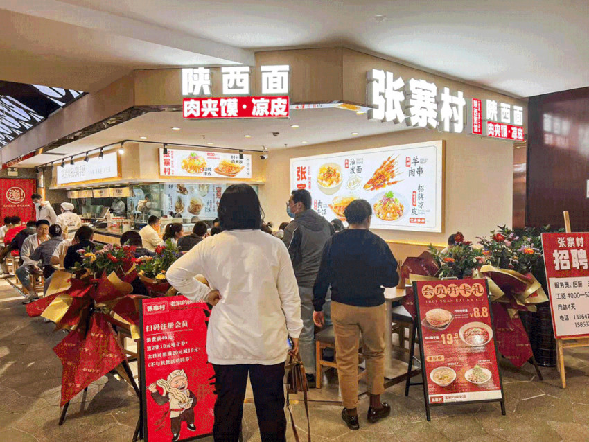5年开万店，这家“餐饮航母”的底气和实力在哪？