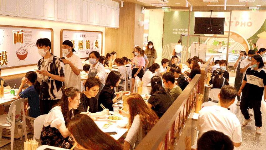 5年开万店，这家“餐饮航母”的底气和实力在哪？