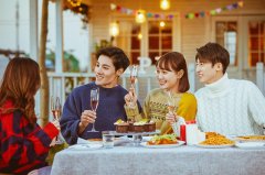 国家统计局：8月份餐饮收入3748亿元，同比增长