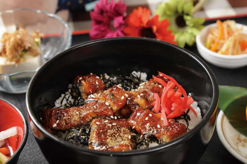 2022年日料细分赛道走俏,鳗鱼饭、寿喜锅新兴流行