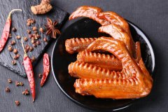 加盟周黑鸭大概要多少钱，周黑鸭加盟店