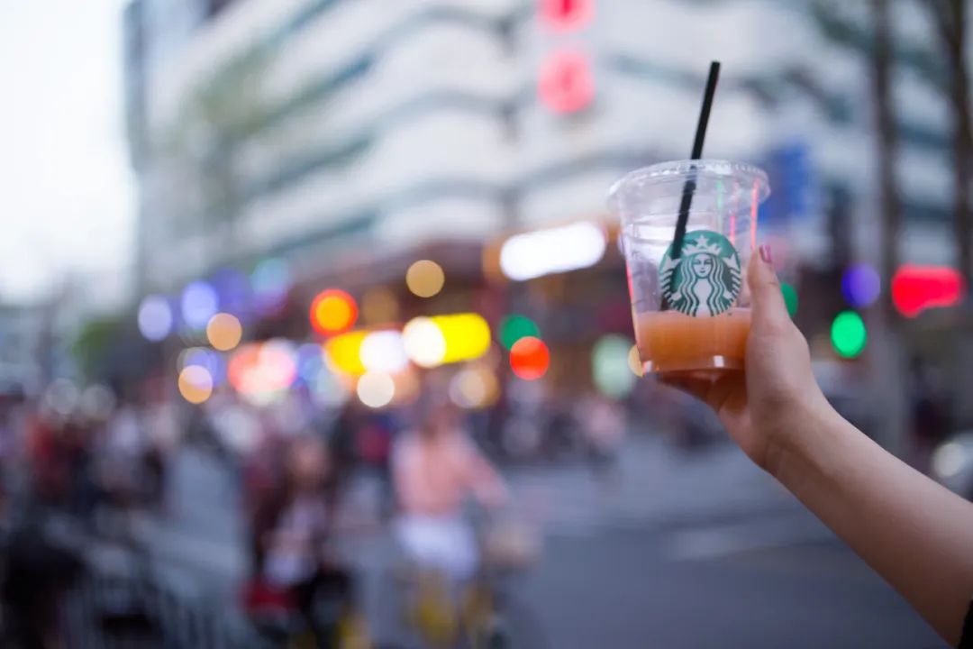 反击瑞幸？星巴克推“沿街取”模式，将在1000+门店铺开