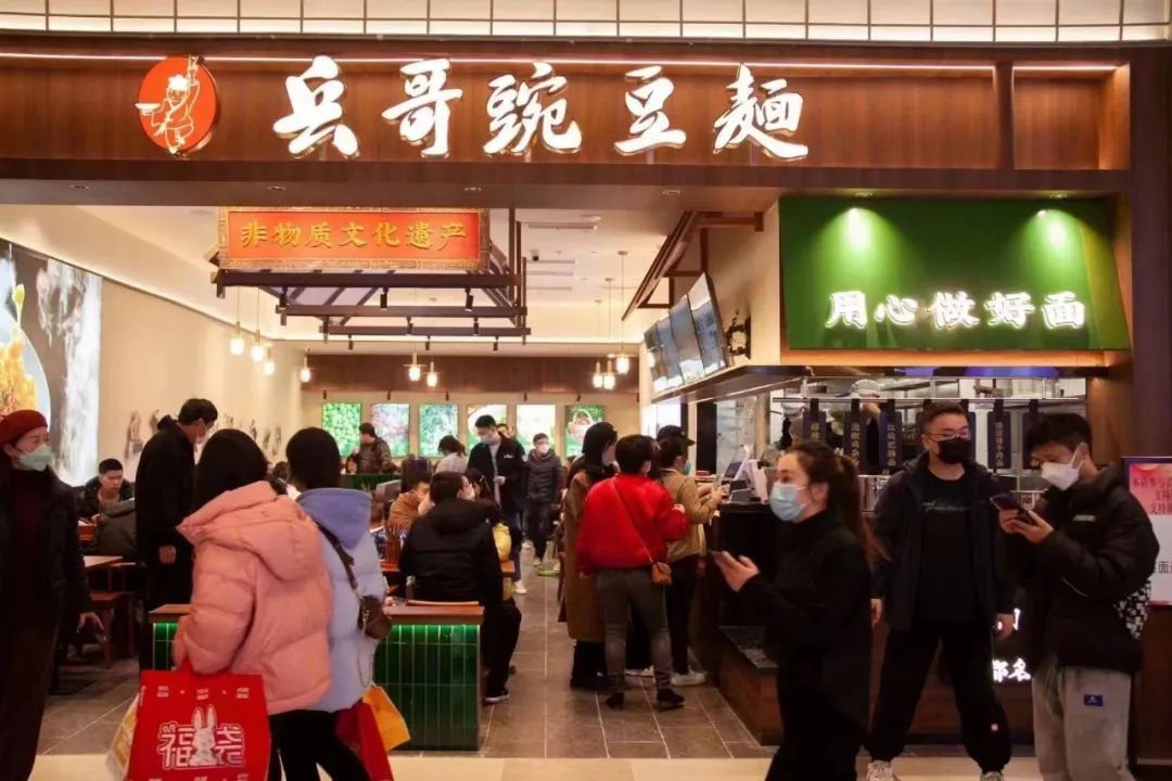 面馆赛道大浪淘沙，这个品牌道出了穿越周期的秘密