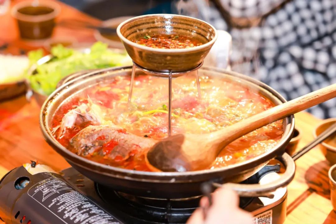 “无酸不欢”的贵州人，为什么捧不火酸汤鱼？