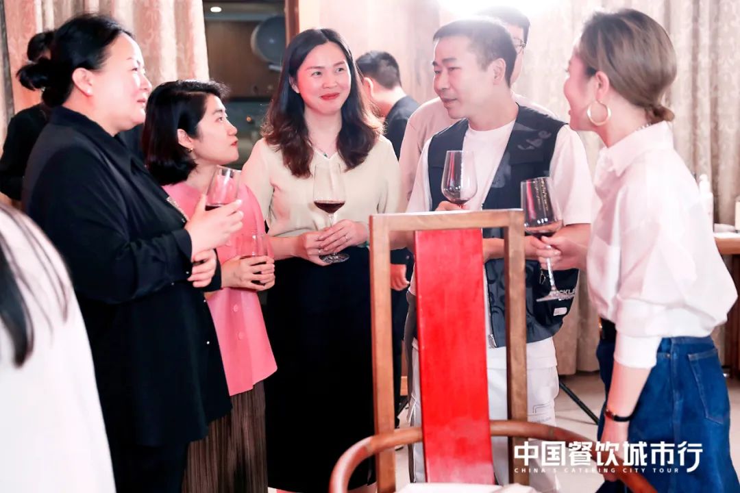 品鉴川菜之美,红咖饭局在水井·黉馆精彩上演