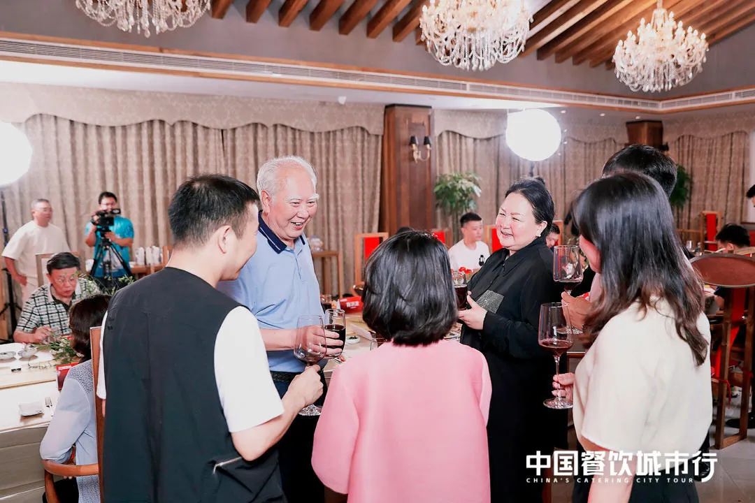 品鉴川菜之美,红咖饭局在水井·黉馆精彩上演