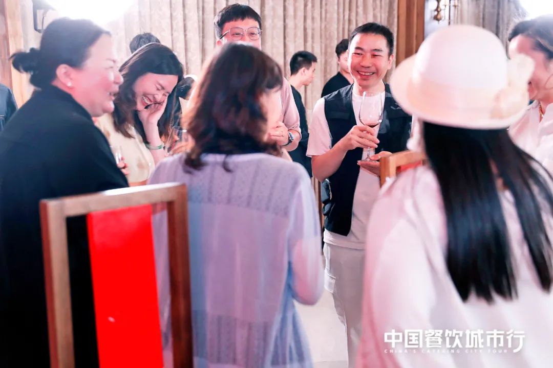 品鉴川菜之美,红咖饭局在水井·黉馆精彩上演