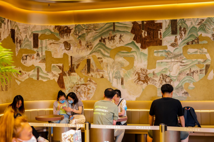 探店｜在这家上海新开业的茶饮店，我们看到了茶在下阶段的可能性