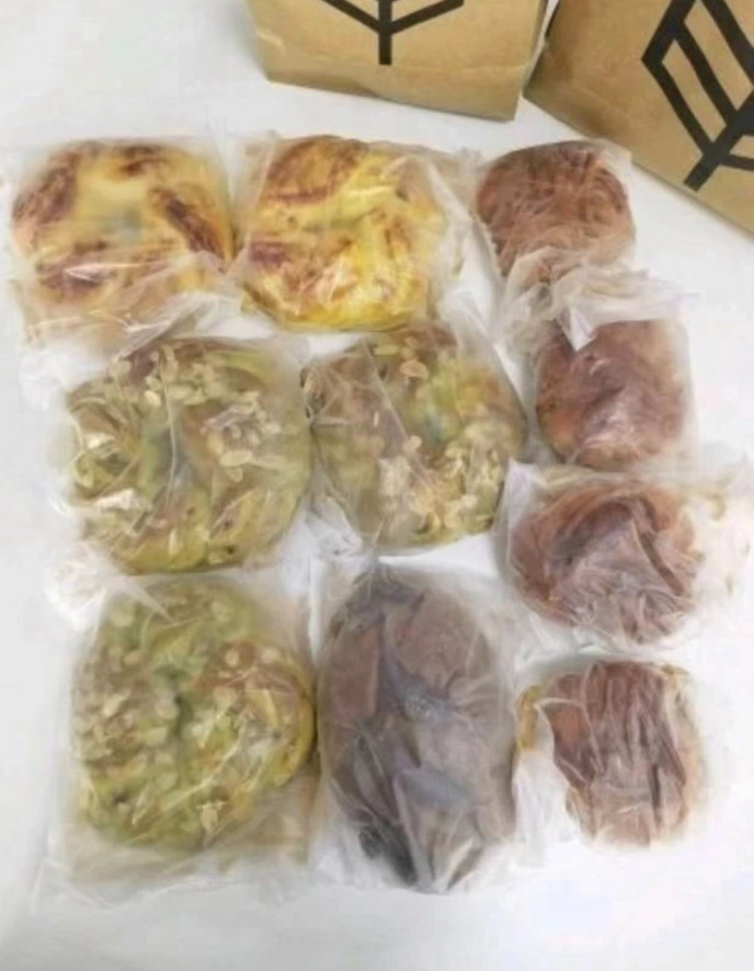 年轻人疯抢“剩菜盲盒”