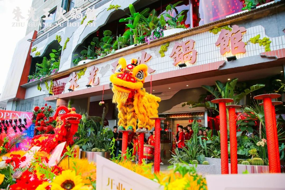 开店3年，年年当排队王！朱光玉火锅馆为何总能拿捏吃货们？