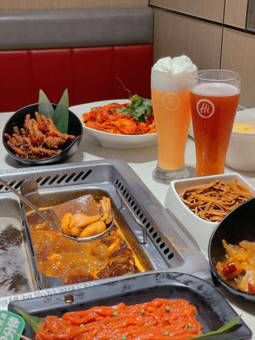 夜宵场景新升级?海底捞开始在夜市摆摊卖起了火锅