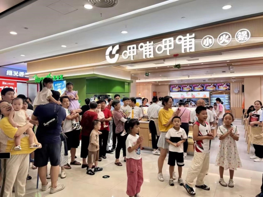 呷哺集团上半年营收增32%，新开超140家餐厅