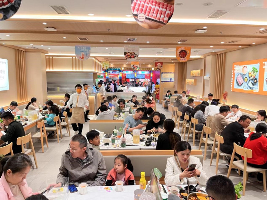 呷哺集团上半年营收增32%，新开超140家餐厅