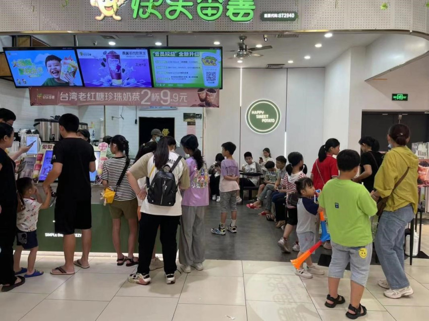 行业内卷加剧，快乐番薯9.9两杯打爆茶饮旺季