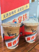 从瑞幸联名茅台，我看到“培养未来顾客”的一