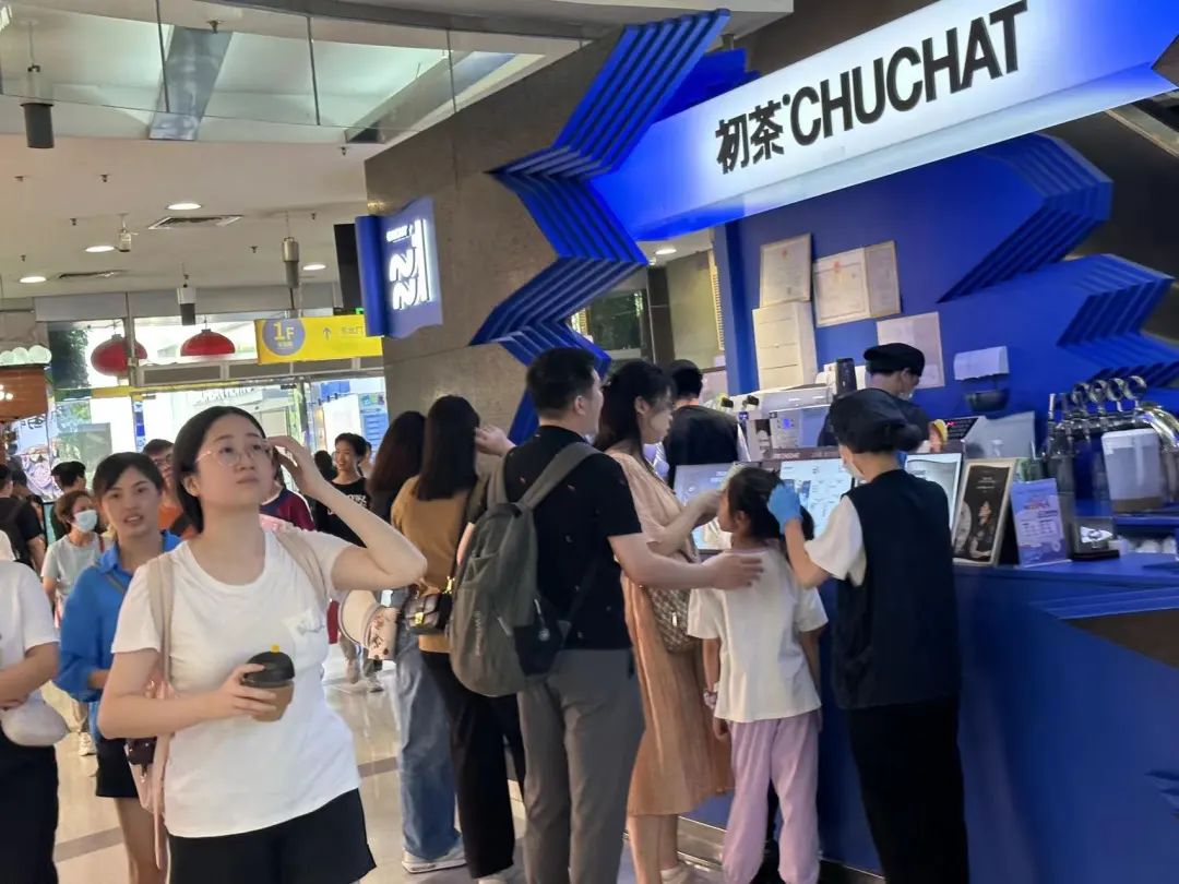现场直击！双节叠加，多地餐饮消费市场迎小高