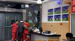 再现担当!兰州拉面老板拒收援队饭钱，致敬逆