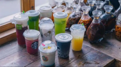 新茶饮的2023：内卷“上头”的一年，上市与出海