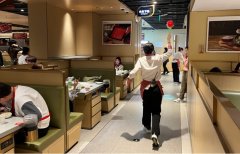 龙年春节餐饮“热辣滚烫”，海底捞假期前6天累